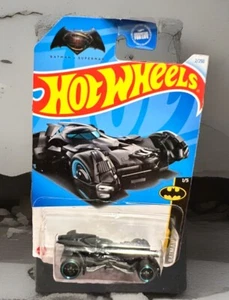 Hot Wheels Batmobile Series 2/250  1/5 Batman And Robin - Picture 1 of 3