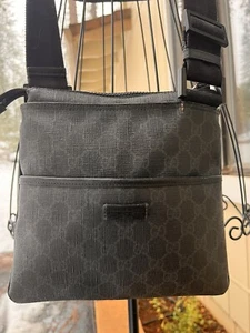 Gucci GG Supreme blk sophisticated crossbody bag Enlivened In Timeless GG Canvas - Picture 1 of 24