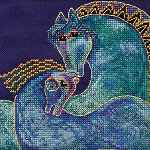 Kit de punto de cruz Mediterranean Mares (lino) Mill Hill 2017 caballos laurel Burch - Imagen 1 de 3