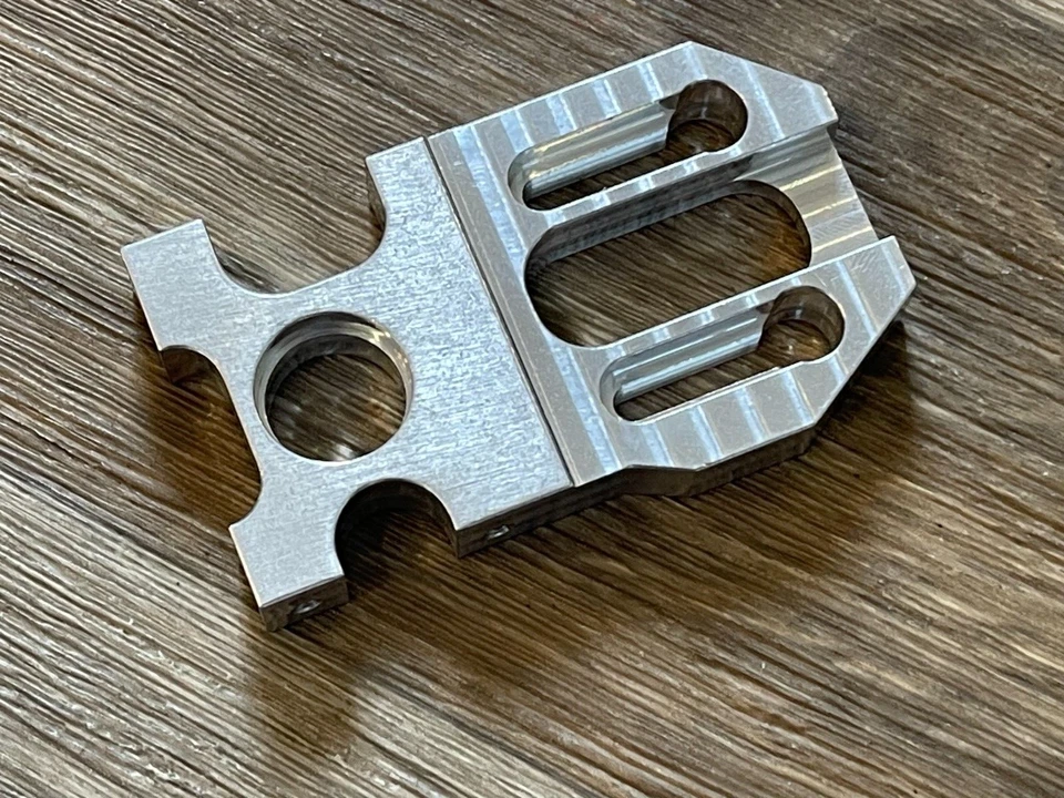 Large Pinions Aluminum Motor Mount Team Associated RC8 - Image 1 of 1