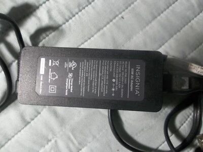 Universal Insignia 65W Ultrabook Charger AC Power Adapter NS-PWLC663 - Image 1 of 4