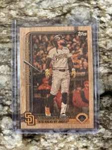 Fernando Tatis Jr. 2025 Topps Serie 2 US217 Madera Paralelo #/25 San Diego Padres - Imagen 1 de 2