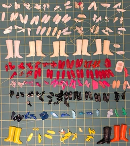 198 Teile Original 60er Jahre Top Vintage Mattel Barbie Puppenschuhe, Japan - Bild 1 von 13