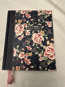 Holy Bible NKJ Version Red Letter Pretty Floral Hardcover Christmas GiftLike New - Bild 1 von 8