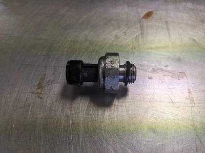 Sensor de presión de aceite del motor de Chevrolet Camaro 2012 3,6 Foto 1 de 3