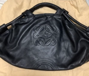 LOEWE Nappa Aire Leder Handtasche Schultertasche Anagramm schwarz Logoprägung gebraucht - Bild 1 von 7
