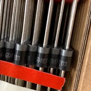 500PCS RADDRIZZATORE Diodo MIC DO-27(DO-201AD) HER303 HER303G - Foto 1 di 2