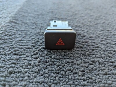 Interruptor de luz de advertencia de peligro Scion xB 2008-2015 - Envío gratuito Foto 1 de 4