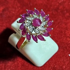 Beautiful Ruby, Diamond & 9ct Gold Cluster Ring - Size O1/2: Marquise Cut Rubies - Picture 1 of 23