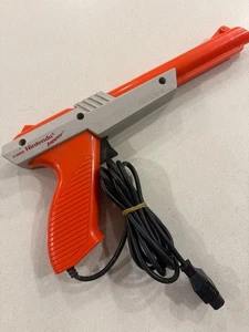 Vintage 1985 Nintendo NES Zapper Duck Hunt Gun Authentic NES-005 OEM AUTHENTIC - Picture 1 of 1