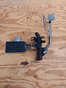 Right Side FRONT Foot Peg w/Rear Brake Pedal 86-06 VN750 Vulcan 750 Footrest  - Picture 1 of 12