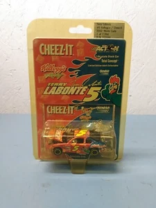 Terry Labonte #5 kelloggs / cheez-it 2002 monte carlo 1:64 (LL) - Picture 1 of 4