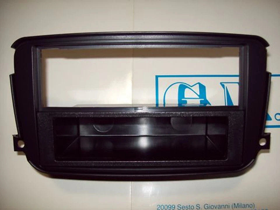 Mascherina radio autoradio 1 DIN (ISO) e Doppio 2 Din SMART Fortwo dal 2010 > F2 - Immagine 1 di 1