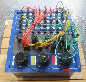 Radial Engineering Convertible V12 Mic Splitter - Picture 1 of 4