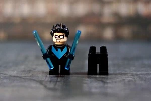 LEGO Nightwing Short Legs minifigure 76093 Batman DC CMF Series - Picture 1 of 3