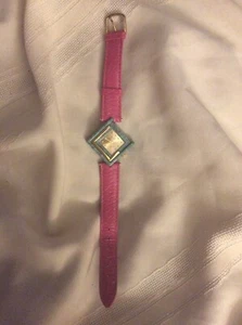 Reloj Mujer Marie Lourdes DISEÑO MODERNO. Batería nueva. Banda de cuero rosa intenso - Imagen 1 de 3