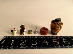 Vin/Antica casa delle bambole MINIATURE: vaso giapponese, gufo, pulcino, candelabro + - Foto 1 di 12