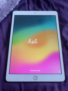 Apple iPad Wi-Fi Tablet with Retina Display - Picture 1 of 3