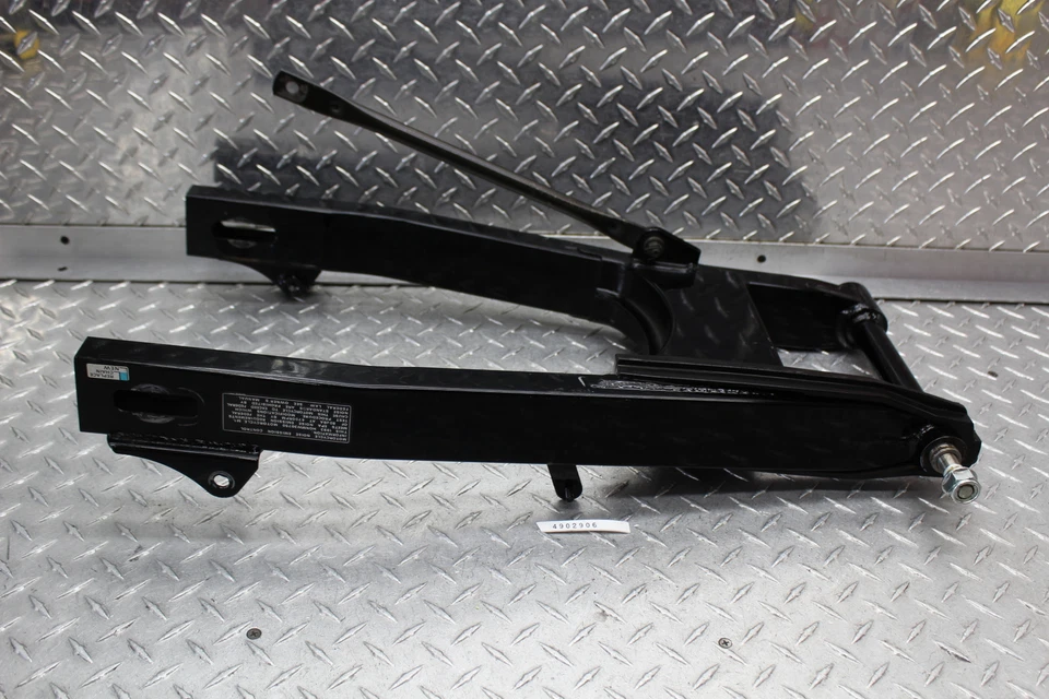 1993 HONDA NIGHTHAWK 750 CB750L CALIFORNIA REAR SWINGARM 52100-MW3-670 - Image 1 of 4