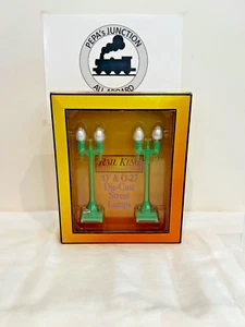 MTH-30-1071 #1 "NEW" RAIL KING #580-2 GREEN DIE-CAST STREET LAMPS -2 Lamps - Picture 1 of 2