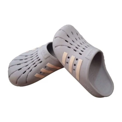 Zueco Adidas para mujer Adilette púrpura claro diapositivas talla EE. UU. hombres 4 - EE. UU. mujeres 5 usado en excelente estado Foto 1 de 4