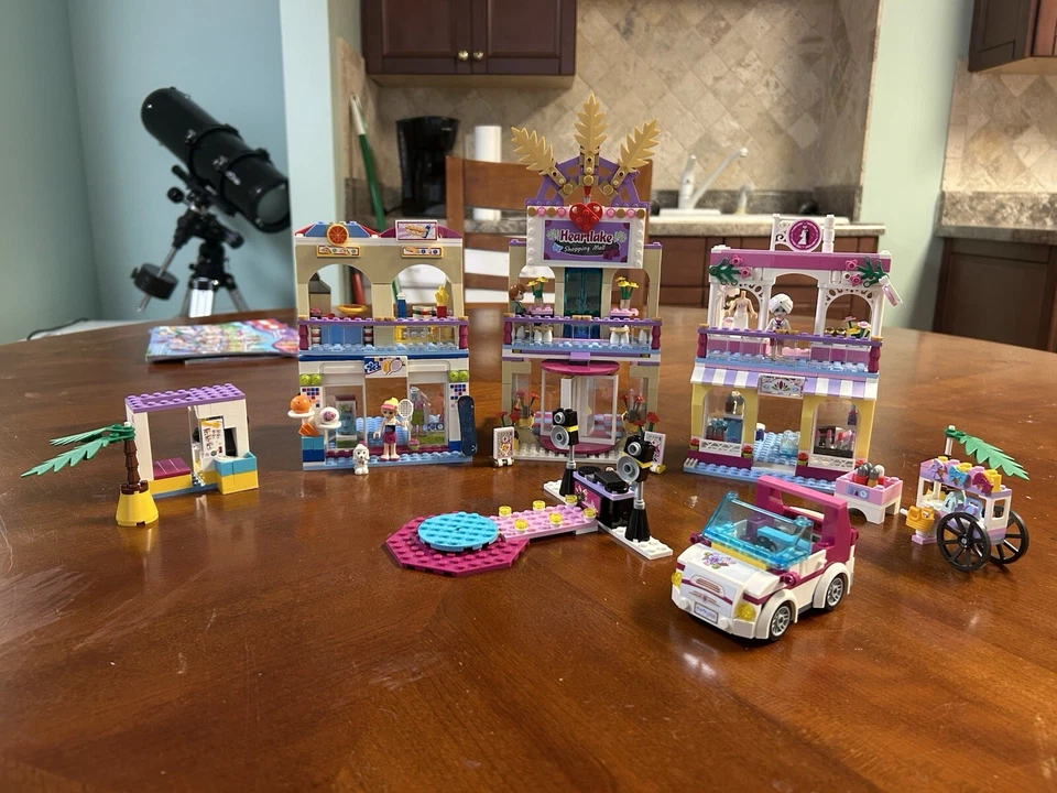 LEGO FRIENDS: Heartlake Shopping Mall (41058), 97% Complete [RETIRED WITH BOX] Foto 1 de 4