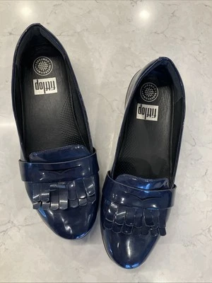 FITFLOP Kiltie Fringe Loafer Women’s Patent Leather Wedge NAVY Size 8.5 / 40 EUC - Image 1 of 4