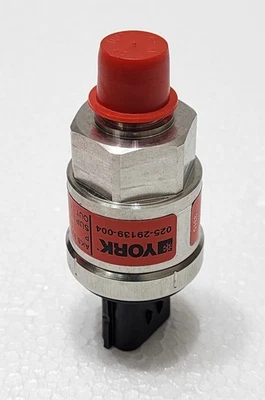 YORK 025-29139-004 Pressure Transmitter 400psis Danfoss 060G2154 AKS 32R - Image 1 of 4