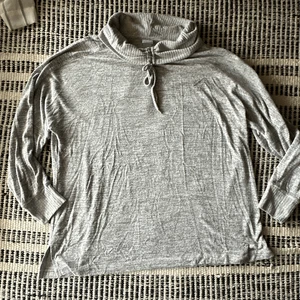 Blusa Pullover Chico’s Zenergy Talla 3 (XL) Cuello Capucha Gris Jaspeado - Imagen 1 de 6