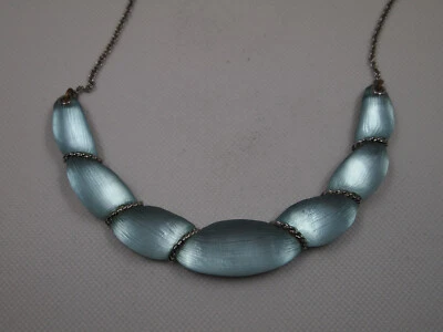 ALEXIS BITTAR Tallado Azul Claro Lucita Grande Media Luna Babero Gargantilla Collar Collar Foto 1 de 4