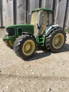Britains ERTL Tractor 1:16 Scale John Deere 6930s with Trailer - Picture 1 of 5