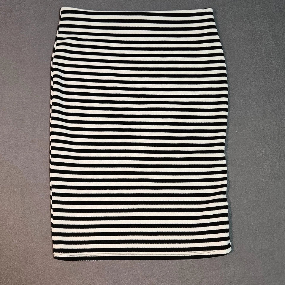 Vince Camuto XS Black & White Striped Knit Pencil Skirt Stretch Pull-On - Image 1 of 4
