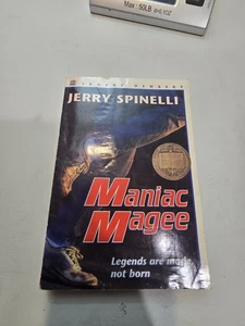 Maniac Magee By JERRY SPINELLI 1992 First Harper Trophy Edition - Picture 1 of 13