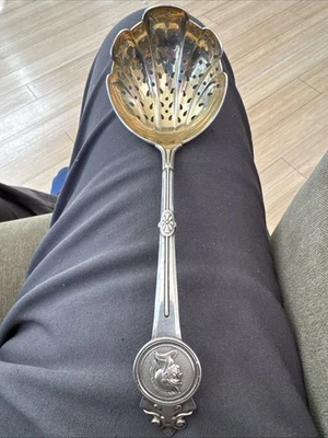 "Medallón de plata esterlina A+ de Gorham cucharón tamiz vintage 7-3/4"" 61 gr" Foto 1 de 4