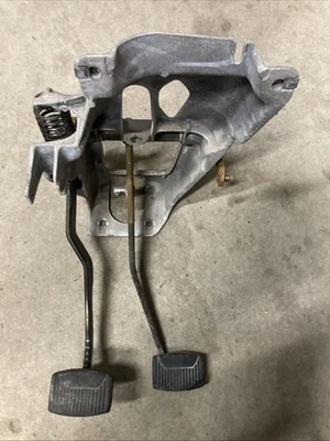 1987-1991 Ford F150 F250 F350 Bronco Manual Transmission Pedal Assembly Used OEM - Image 1 of 4