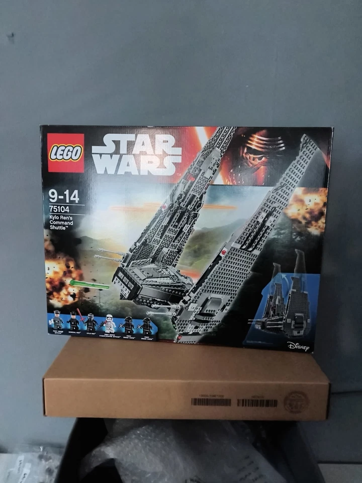 BRAND NEW AND SEALED LEGO Star Wars Kylo Ren's Command Shuttle 75104 - Image 1 of 1