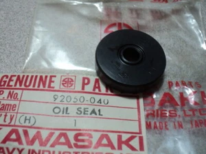 1973-78 KAWASAKI S1 S3 KH 250 400 SELLO DE ACEITE EMBRAGUE BARRA DE EMPUJE NUEVO DE LOTE ANTIGUO FABRICANTE DE EQUIPOS ORIGINALES 92050-040 - Imagen 1 de 3