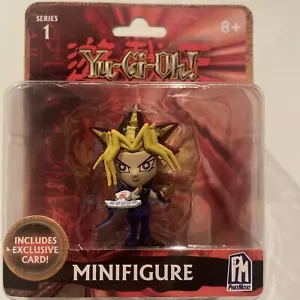 2020 Phat Mojo Series 1 YuGiOh ( Yami Yugi) Mini Figure exclusive Card - Picture 1 of 4