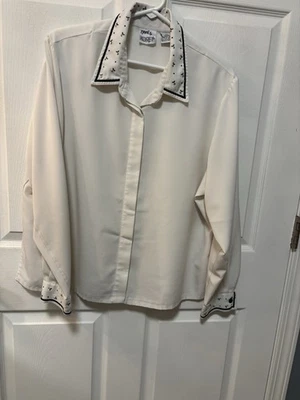 Blusa con botones de manga larga marca Koret para mujer, 16, blanca con cuello bordado Foto 1 de 4