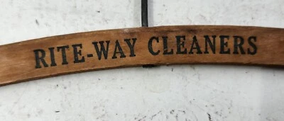 Colgador de madera vintage Rite Way Cleaners South King St Downtown Hawaii Foto 1 de 4