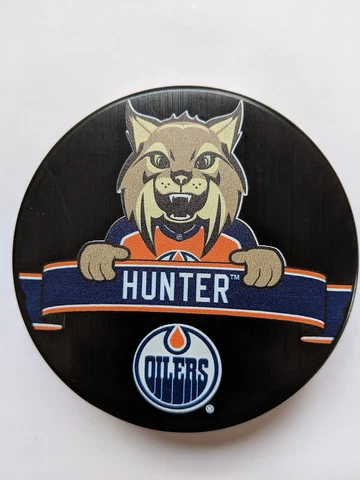 EDMONTON OILERS Official MASCOT Souvenir Hockey Puck  "HUNTER" Cover