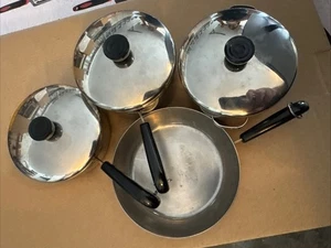 Juego de 4 mini sartenes vintage Revere Ware revestidas de cobre inoxidable 3 tapas EE. UU., Bx28 - Imagen 1 de 5