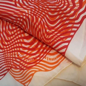 Bufanda de seda de cachemir Hermes Carre 65 ONDE DE CHIC naranja rojo vintage USADA como nueva - Imagen 1 de 18