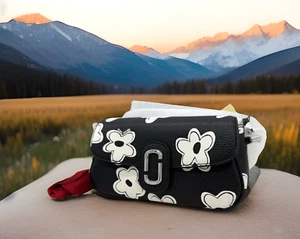 AUTH NWT Marc Jacobs Women’s The Clover Floral Leather Clutch Shoulder Crossbody - Picture 1 of 19