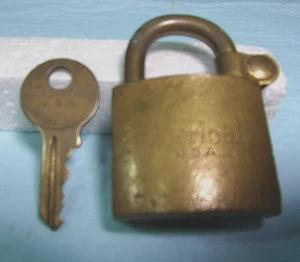 VTG. U.S. MILITARY "AMERICAN" BRASS PADLOCK w/ORIGINAL MATCHING KEY - Picture 1 of 6