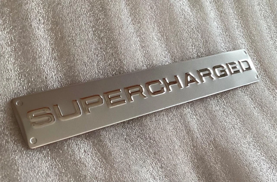 NUEVA INSIGNIA SOBREALIMENTADA PLATEADA/CROMADA SE ADAPTA A LA GAMA ROVER DEPORTE VOGUE DISCO - Imagen 1 de 1