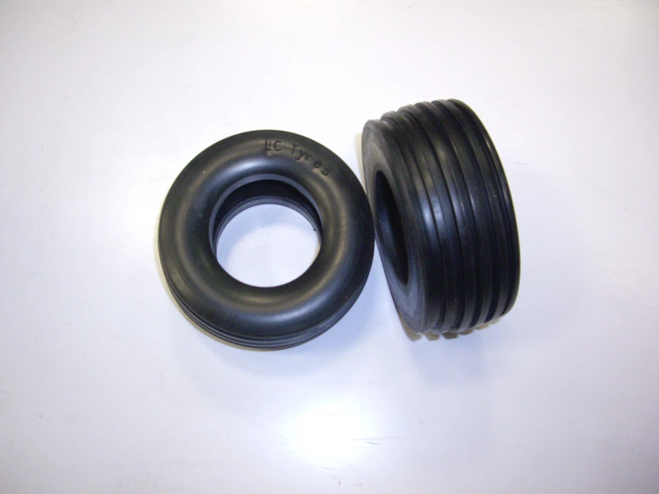 paire pneus"vintage" avant 4X2 ligné pour jante 50 mm - Photo 1/1