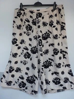 DAVID EMANUEL BEIGE FLORAL 3/4 TROUSERS,SIZE 24, BNWOT - Image 1 of 4