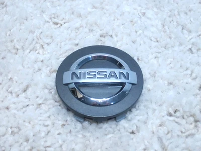 NISSAN MAXIMA, MURANO, ROGUE, SENTRA OEM WHEEL GRAY CENTER CAP 40342-ZM70B #2D-5 - Image 1 of 2