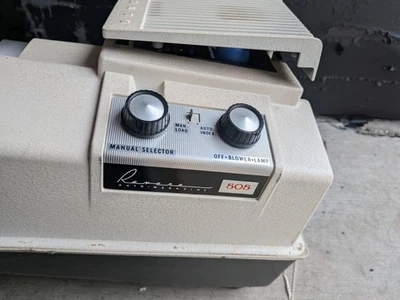 Proyector de imagen Revere 503 35 mm con cargador/estuche funcionando rojo 9/10 Foto 1 de 4